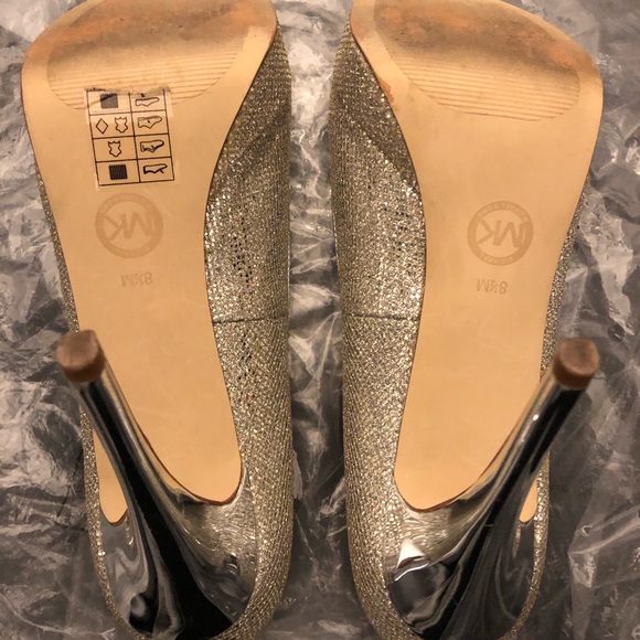 Michael Kors Silver Platfogm Pumps - Picture 4 of 5